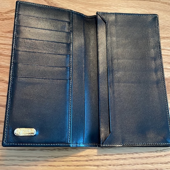 Fendi Long Wallet - Picture 2 of 11